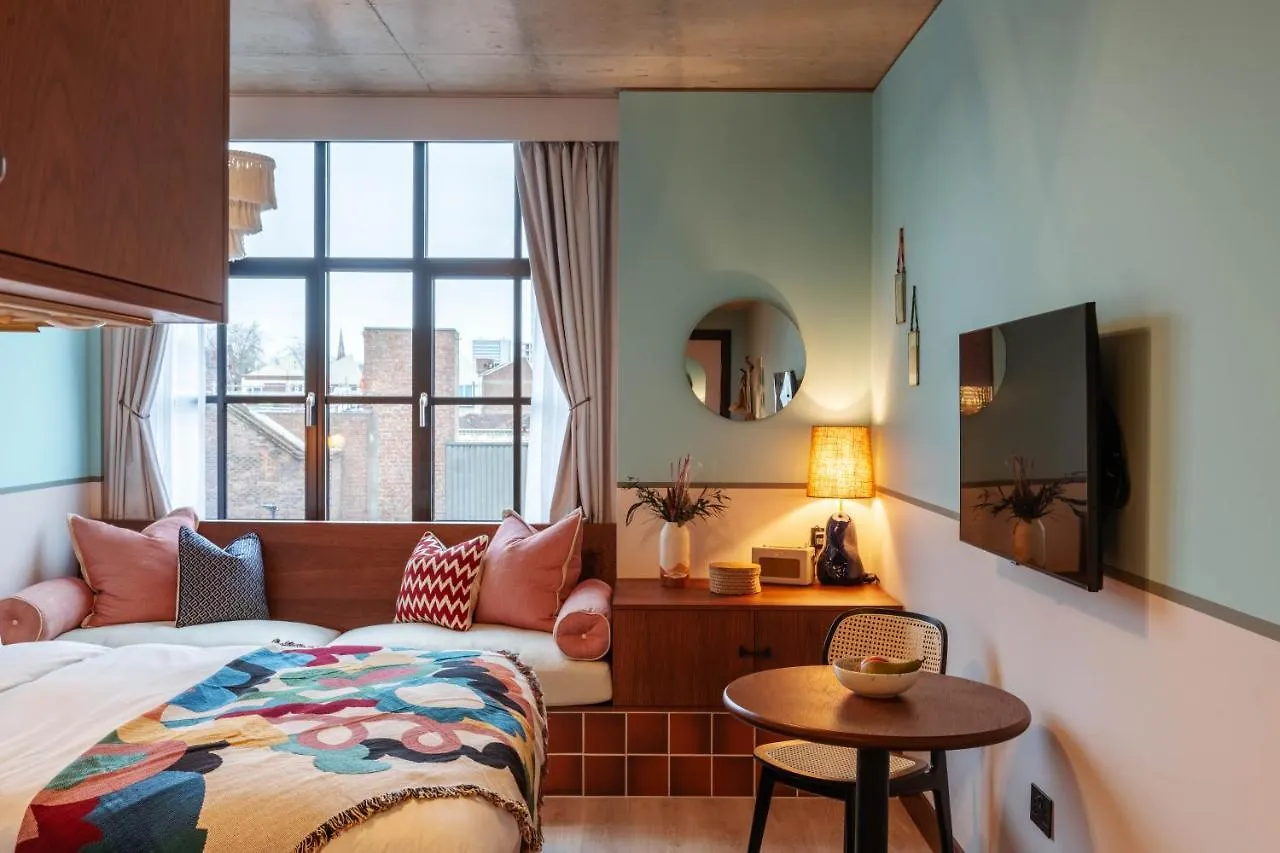Staying Near the Natural History Museum: 5 Luxury Hotels Compared