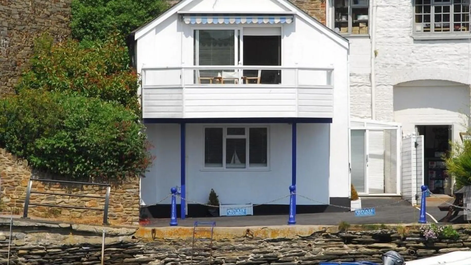 5 Holiday Homes Near Red Pro Peller Gallery Worth Booking