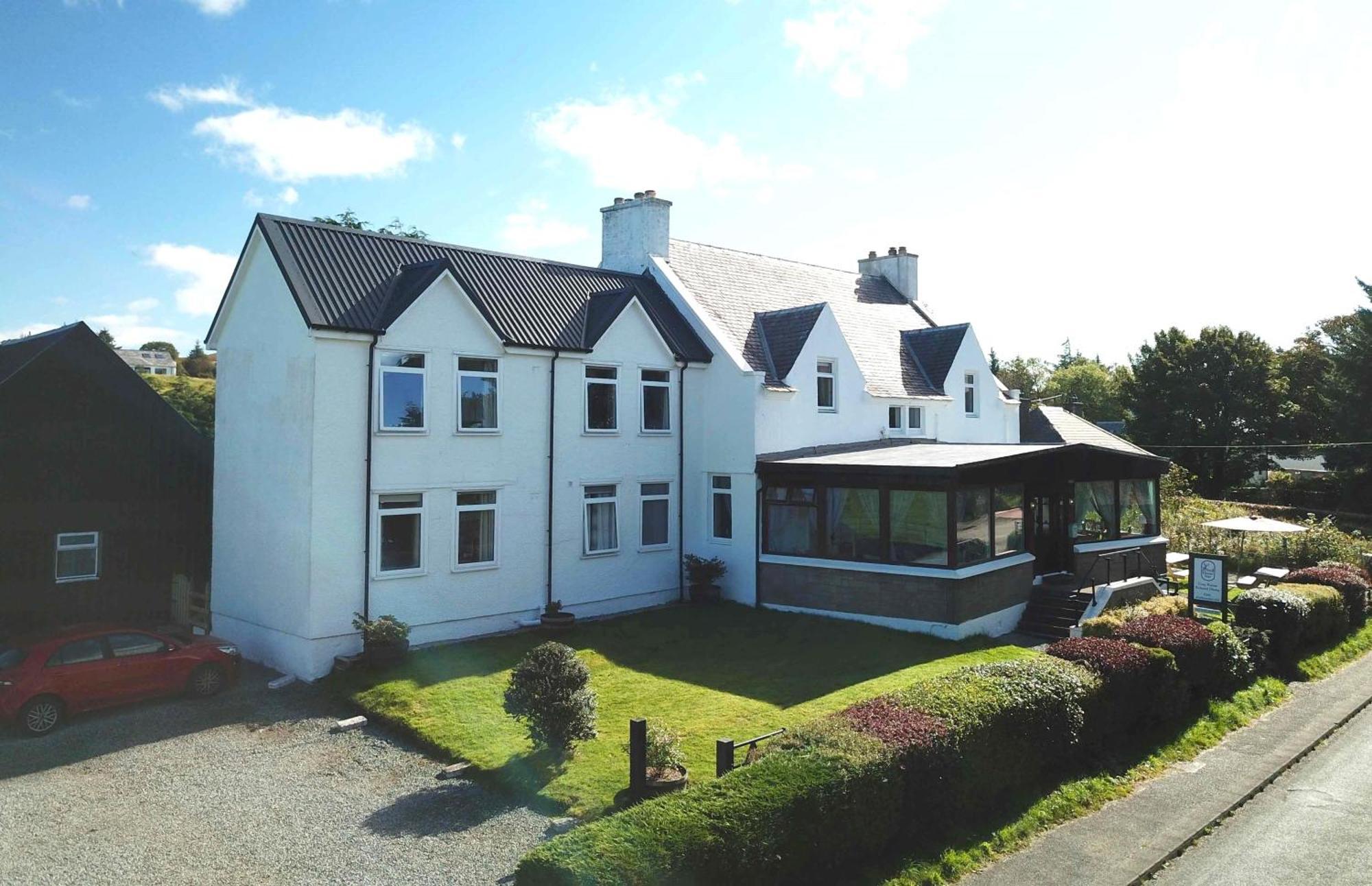 6 Central Hotels in Inner Hebrides That Stand Out